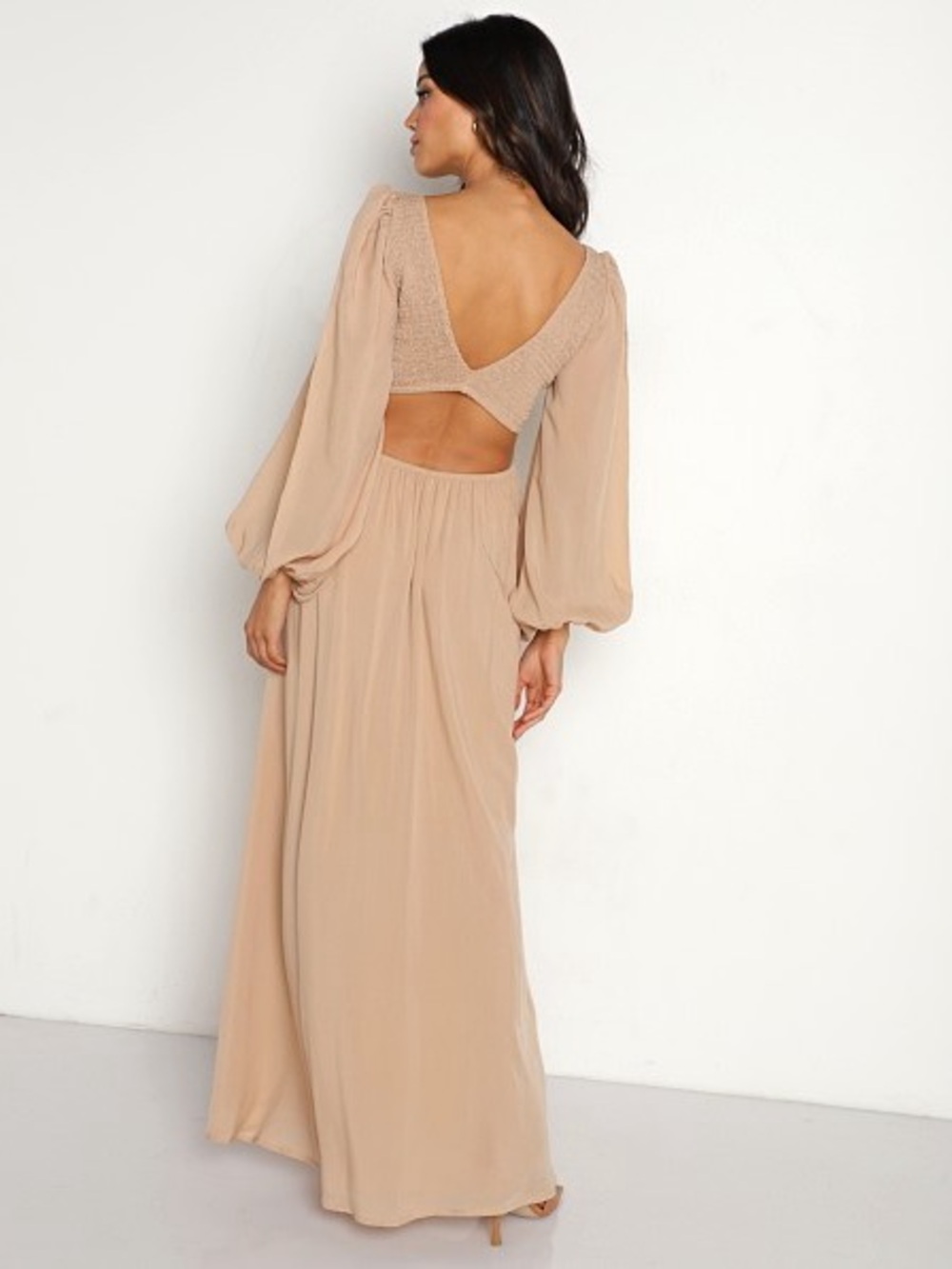 Indah Julie Smocked Long Sleeve Maxi Palmonio - Picture 3 of 9